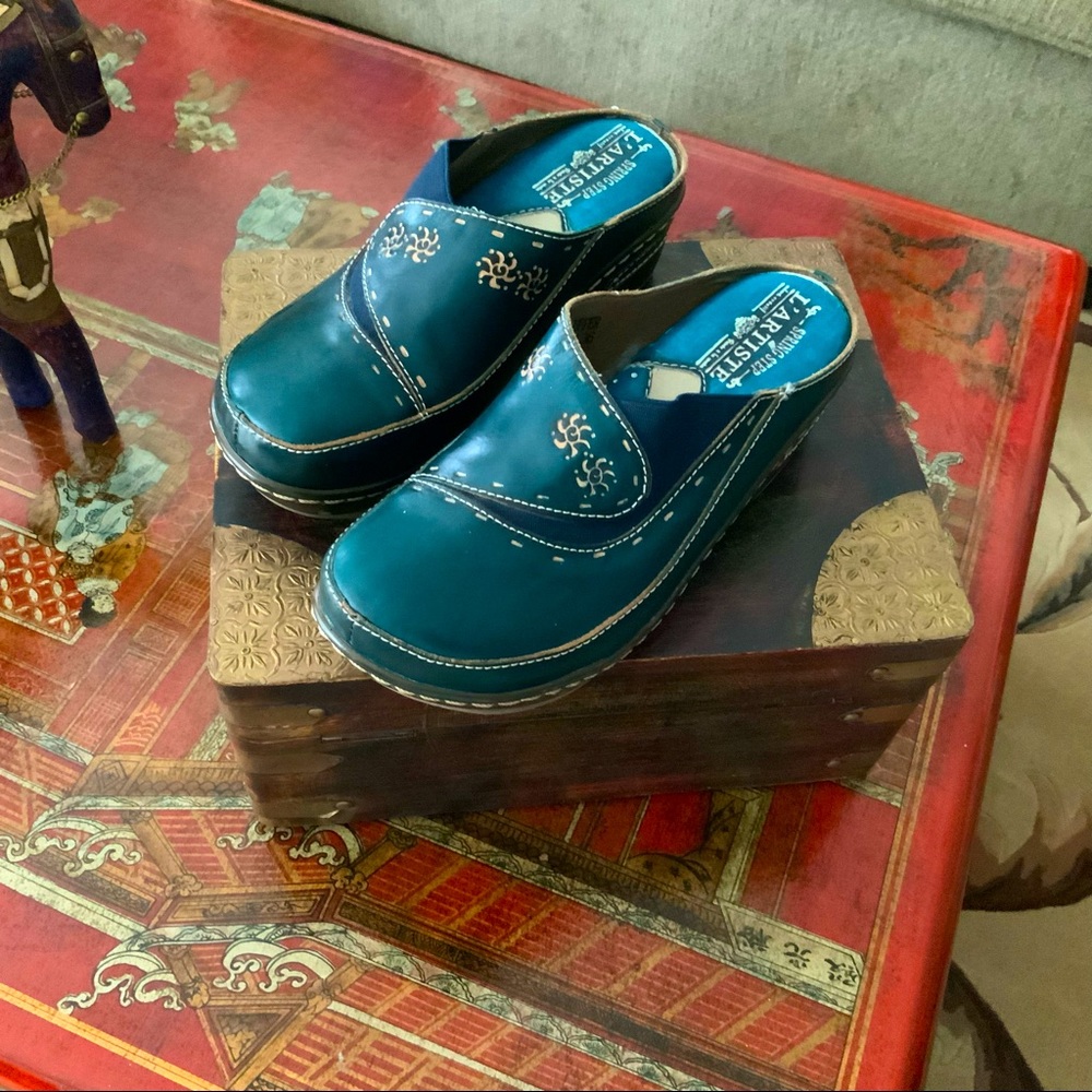 L’ARTISTE CLOGS